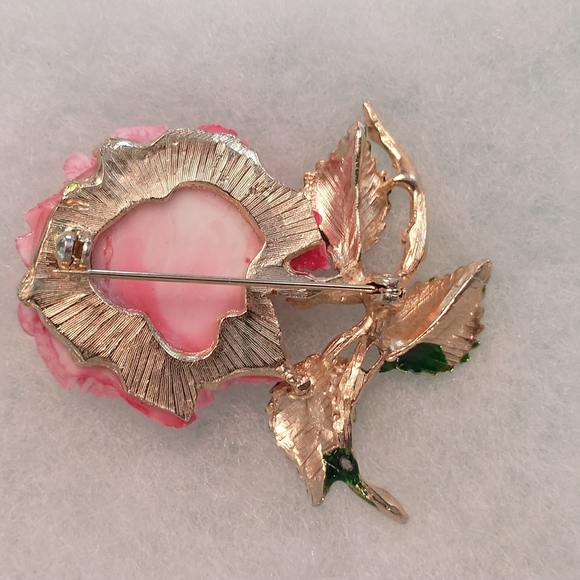 Vintage, unsigned pink rose and gold tone brooch. 2 inch. - Picture 2 of 5